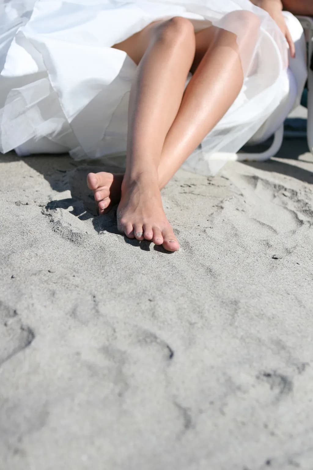 A bride barefoot on the sand